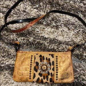 Raviani crossbody